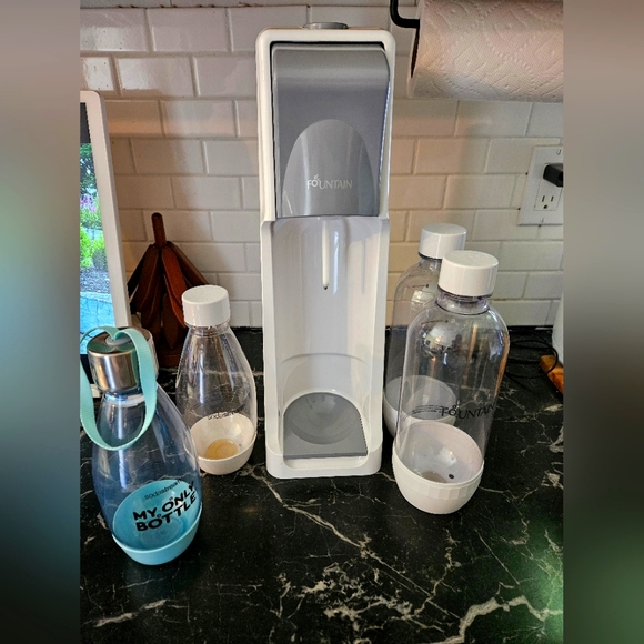 Sodastream Fountain Soda Maker Lot With Bottles-Machine Only - Picture 1 of 5